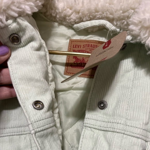 NWT Levi’s Oversized Corduroy Jacket with Sherpa Collar - Picture 3 of 8